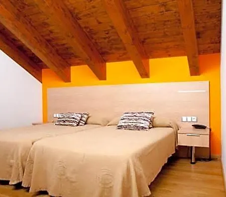 מלון דירות Apartahotel Castejon De Sos Castejón de Sos