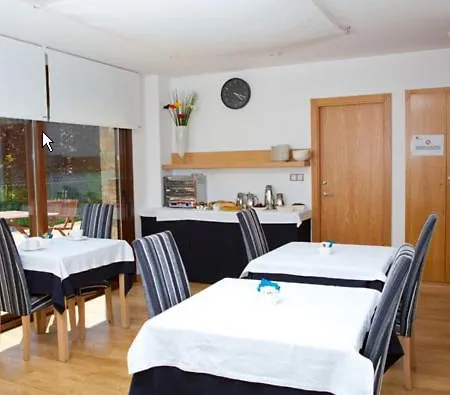 מלון דירות Apartahotel Castejon De Sos Castejón de Sos